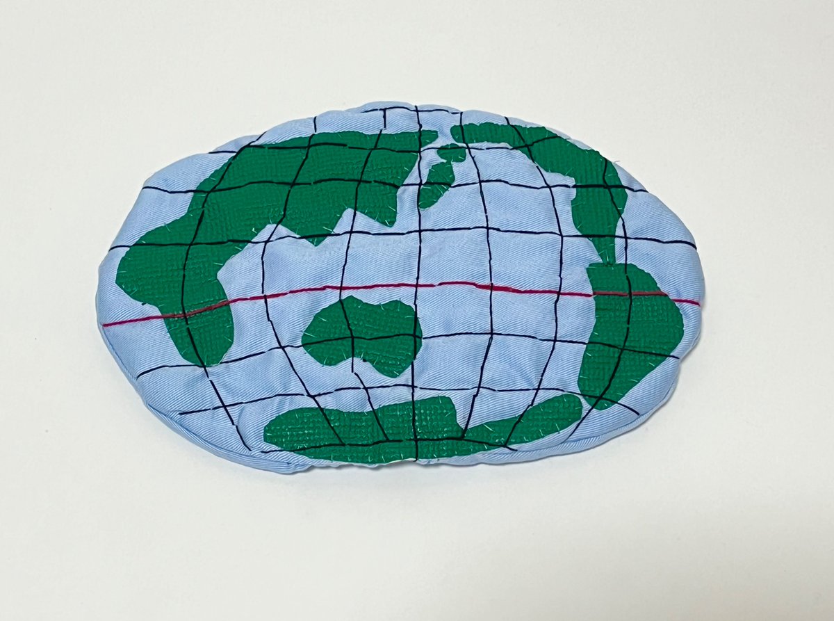 モルワイデ図法のぬいぐるみ