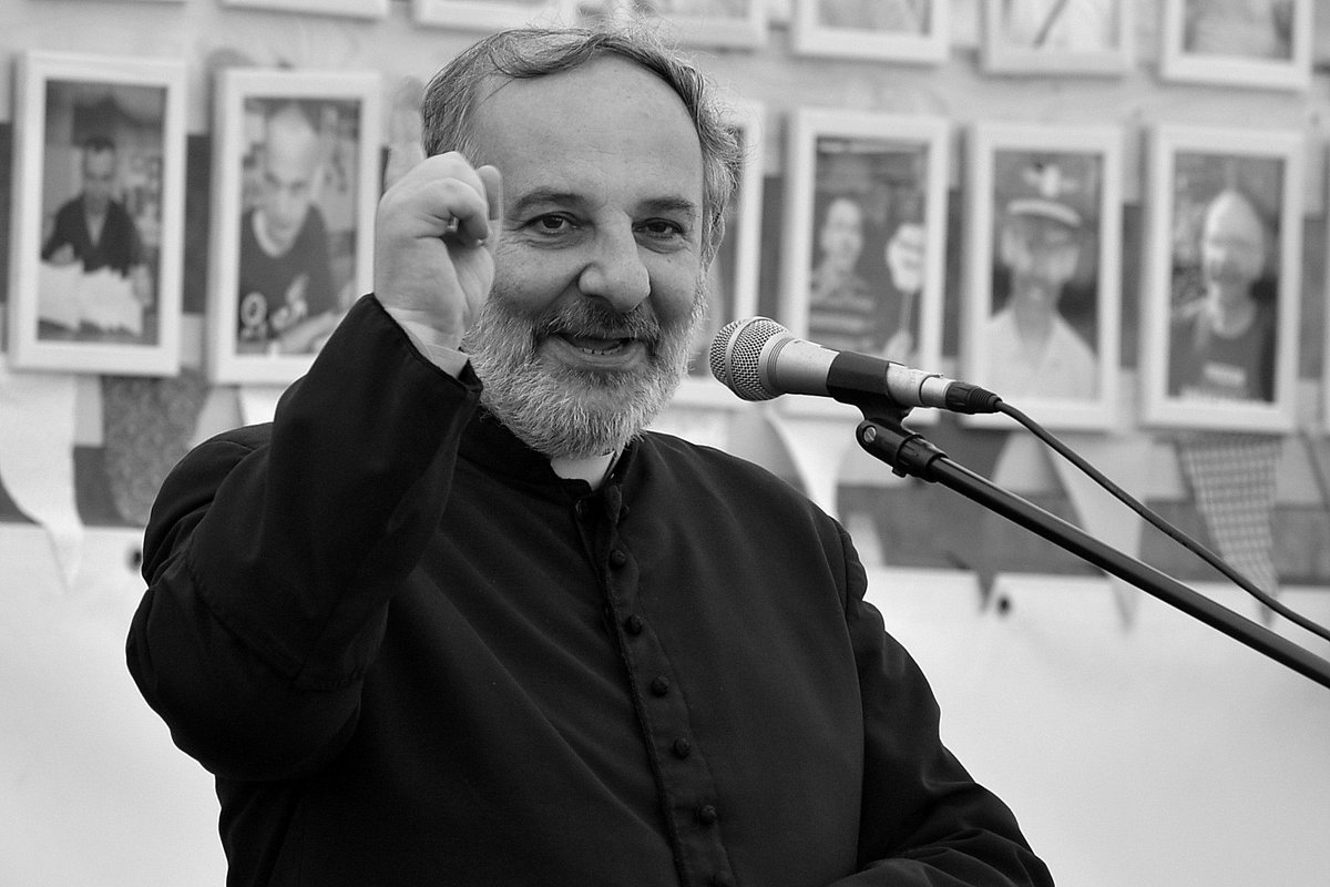 Dziś druga rocznica śmierci człowieka, który jak nikt inny zasługuje na najwyższe odznaczenie państwowe. 

Hej, <a href="/NawrockiKn/">Karol Nawrocki</a> <a href="/prezydentpl/">Kancelaria Prezydenta RP</a>, kiedy ksiądz Isakowicz-Zaleski zostanie należycie uhonorowany?