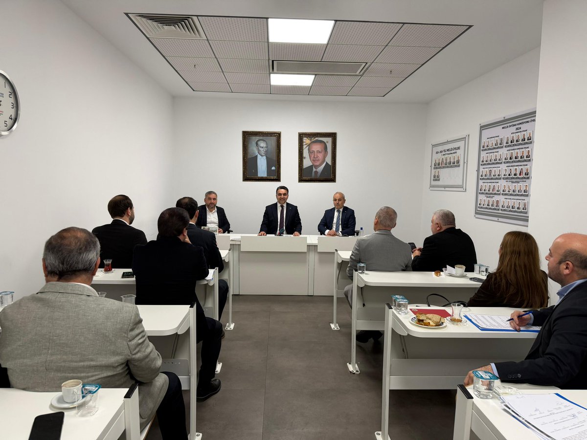 aksariyer's tweet image. Sarıyer Belediye Meclisi Ocak ayı ikinci oturumunda grup toplantımızı gerçekleştirdik.

İlçe Başkanımız Halil İbrahim Kurşun ve teşkilatımızla birlikte Sarıyer’imizin sorunlarını istişare ederek, meclis gündemlerimizi belirledik.

Meclis üyemiz Pınar Erez’in doğum gününü kutlar,…