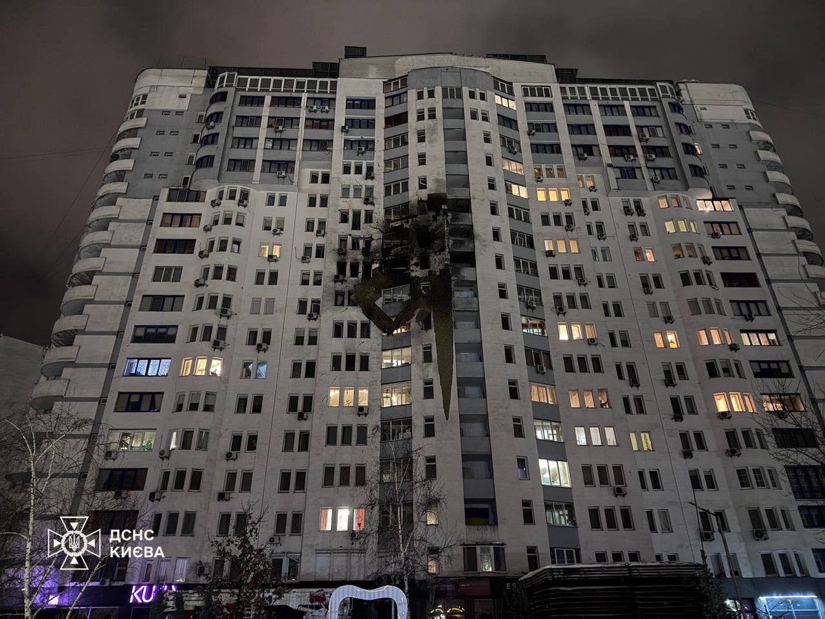 OlenaHalushka's tweet image. Half of Kyiv — almost six thousand high-rise homes — were left without heating in Kyiv after the russian massive attack. 

It's minus 8 degrees Celsius now going down to minus 17 tomorrow night (!)

Could you imagine half of your city getting frozen by the terrorist state?…