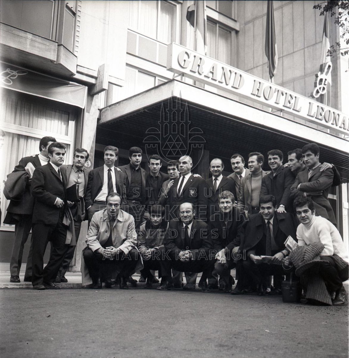 Limontepeliler's tweet photo. 4 Mart 1970'te oynanan Roma - Göztepe , Kupa Galipleri Kupası maçından... 

Efsanesin Tarihinle Göztepe.

#Göztepe #Limontepeliler https://t.co/Zj28B9myux