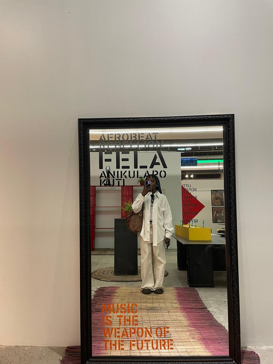 missadekanmbi's tweet image. 30 days of Style Notes.
 For the archive, not the algorithm.
​Day 1/30: The Law of Volume
​Baggy pants require weighted shoes.
​Don't pair wide-leg cuts with slim loafers (unless you want to look like a triangle). Balance the silhouette with chunky soles.
There are exceptions ofc