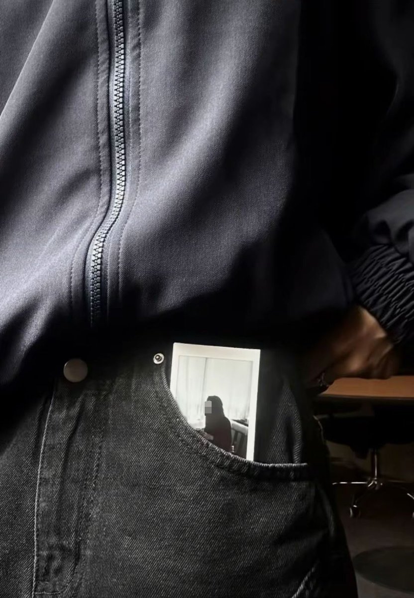 iiavo__'s tweet image. To keep your photos with me 
that’s my kind of love ❤️