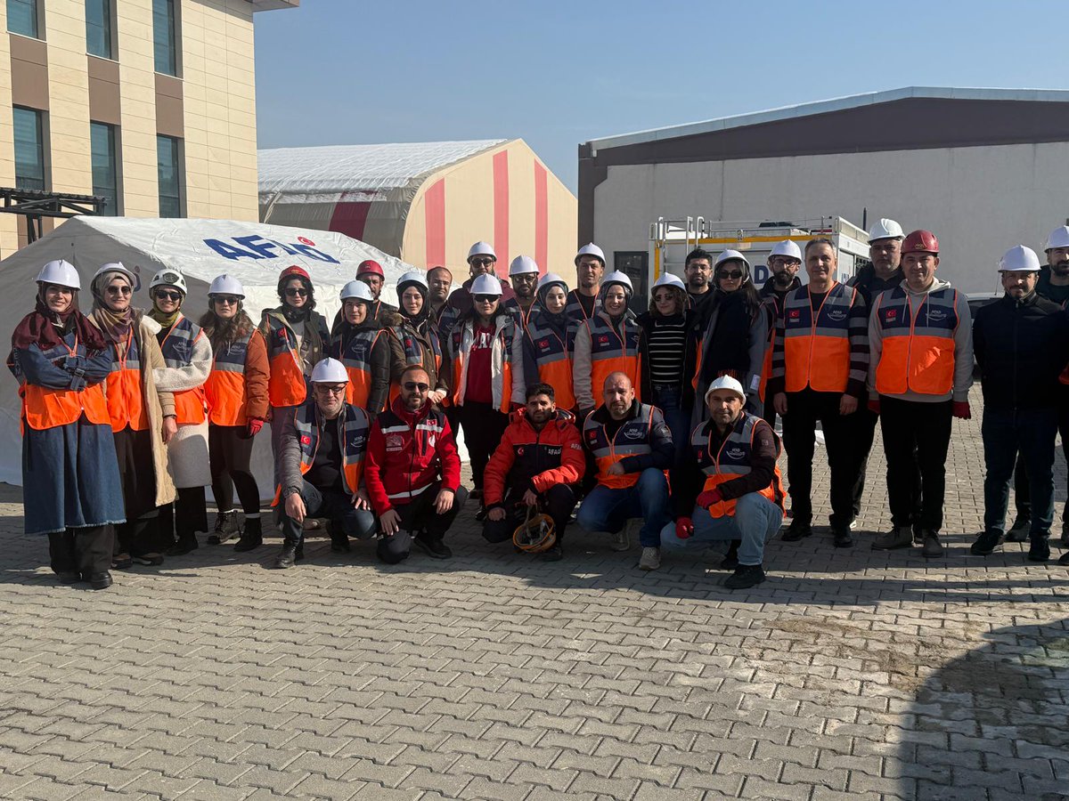 Beş gündür devam eden eğitimlerimiz bugün yapılan sınavla sona erdi. Eğitim süresince uyumlu çalışmaları ve sınavda gösterdikleri üstün başarı için jandarmamızı ve öğretmenlerimizi tebrik ederiz.