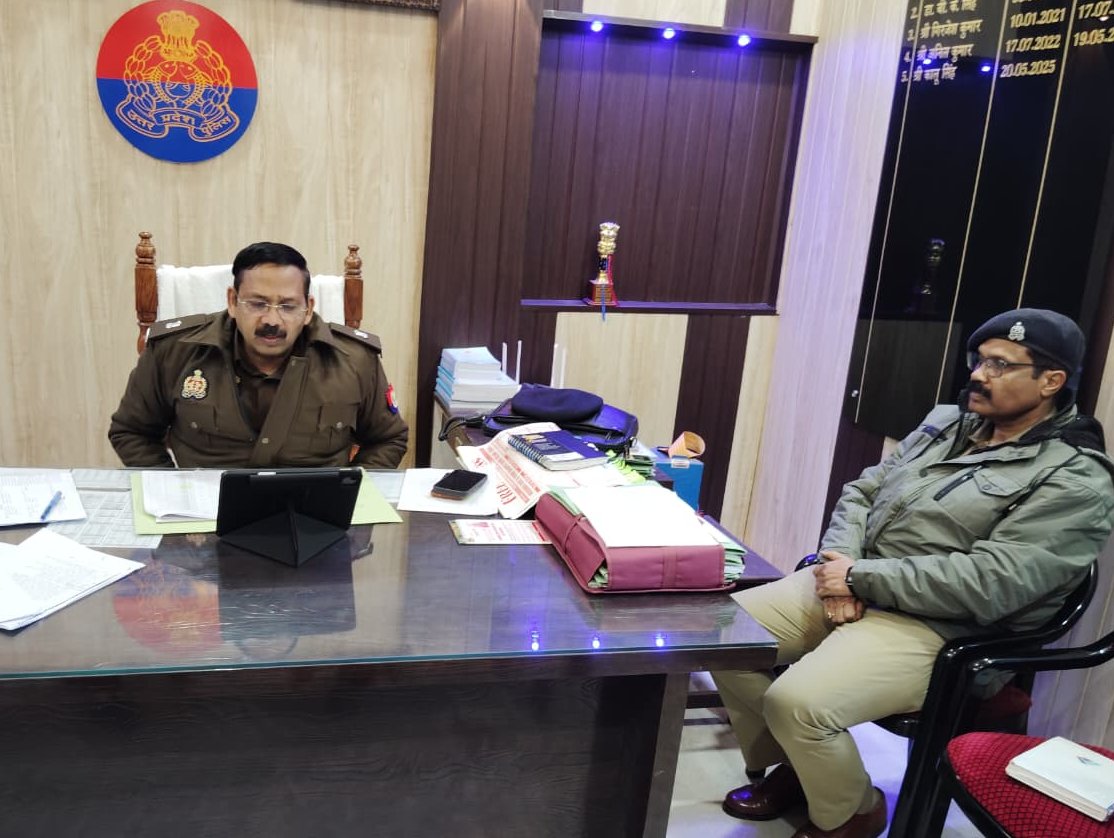 lalitpurpolice's tweet photo. #SPLTP @IPSMdMustaque के निर्देशन में #AddlSPLTP
@kaloosingh द्वारा गूगल मीट के माध्यम से सभी G.O.'s एवं थाना/चौकी प्रभारियों को सड़क दुर्घटना से होने वाली मृत्यु दर को कम करने के लिए Zero Fatality District (ZFD) कार्यक्रम के प्रभावी क्रियान्वयन हेतु दिशा-निर्देश दिये गये। https://t.co/4MRMYgH9pZ