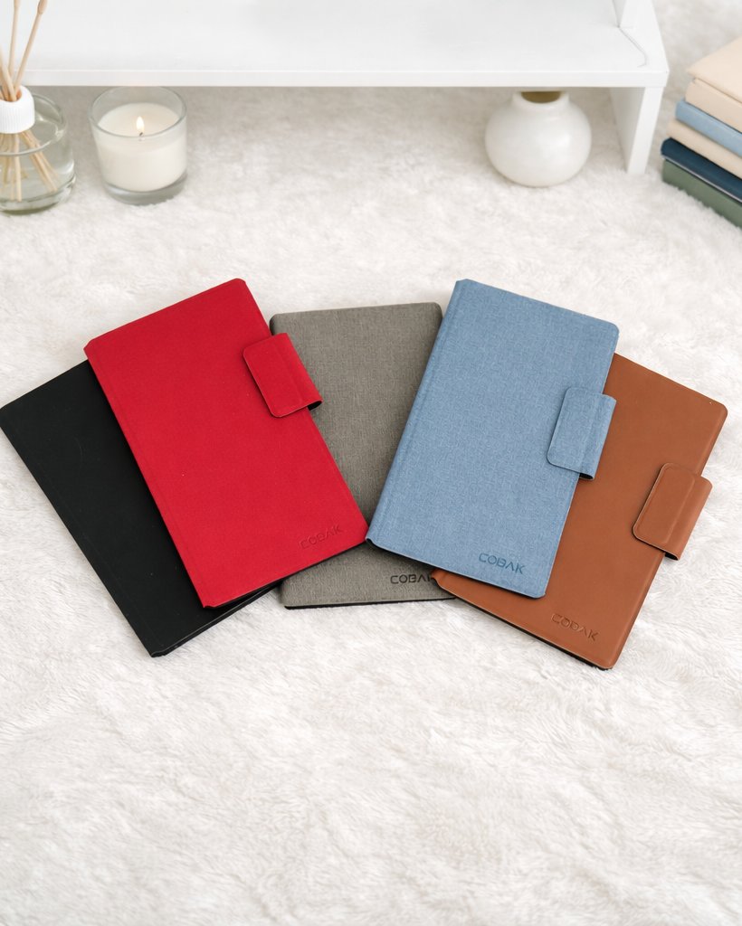 cobakcase's tweet image. Choose 👀

If you could only pick one Move Case for your reMarkable paper,
which one would it be?

We'd really like to know if there's anything you fancy.
#kindlecase #cobakcase #reMarkablePaperPro #Remarkable