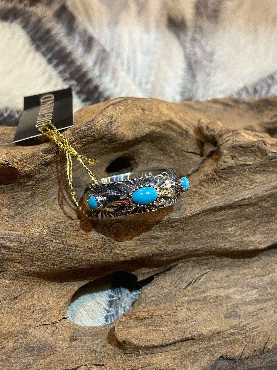 BIG HANDの一点物のターコイズリングです✨ターコイズが3つ並んだ綺麗