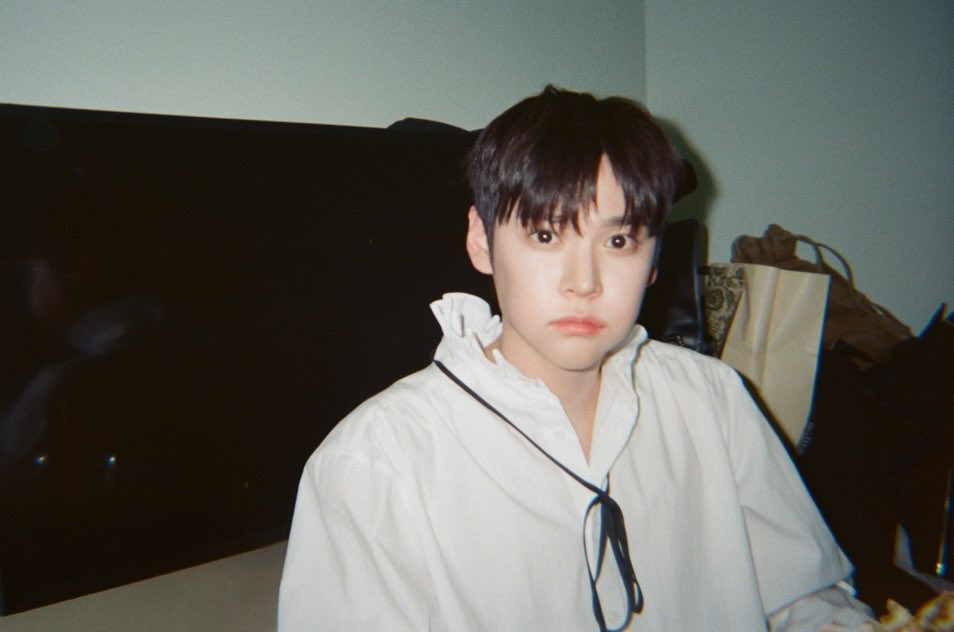 tuqmiaz's tweet image. รูปกล้องฟิล์มดีมากเลย หล่อทะลุรูป โคตรจะผู้ชายมีเทส ฉันรักอึนซอกกล้องฟิล์ม ㅠㅠㅠㅠㅠ