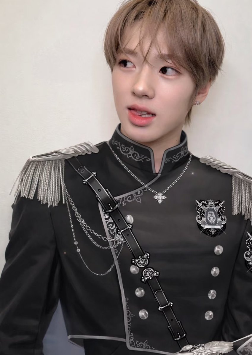 와 사쿠왕자님 모아보니 더 잘생겻다
ㅈㅉ 이런 착장 입어주면 기절할 자신 있음