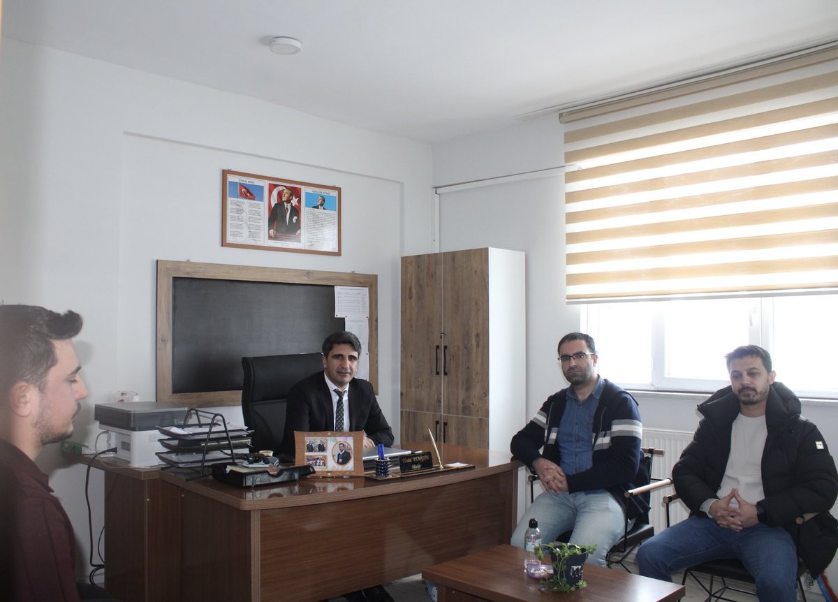 HamurMEM1's tweet photo. İlçe Millî Eğitim Müdürümüz Sn. Mehmet ÖZMÜŞ Yukarı Gözlüce Öğretmen Burçin Özdemir İlkokulu’nu ziyaret ederek öğretmen ve öğrencilerle bir araya geldi. @MinuzErkan @hasan_kokrek https://t.co/2XkGhZAm4R