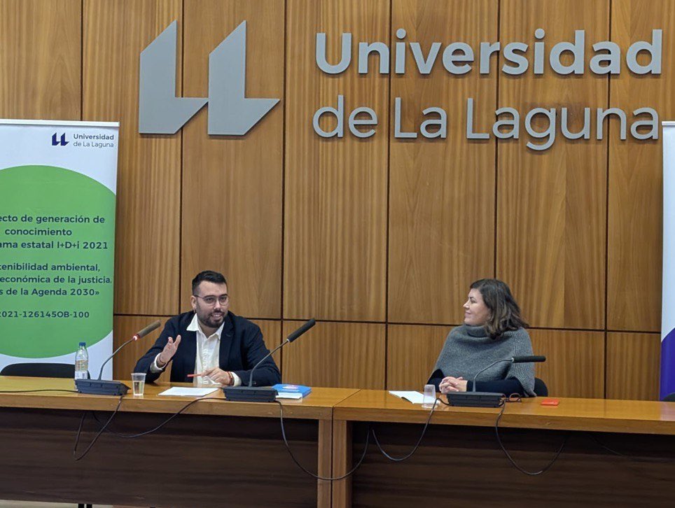 derechoull's tweet image. 🏛️La Facultad de Derecho @ULL acogió el I Seminario de Investigación Jurídica Interdisciplinar: «Problemáticas jurídicas de ayer y hoy»📚

Se reunió a especialistas para abordar cuestiones jurídicas de interés en el ámbito histórico, constitucional, procesal e internacional.