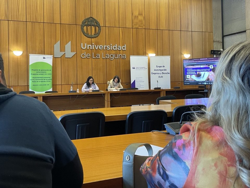 derechoull's tweet image. 🏛️La Facultad de Derecho @ULL acogió el I Seminario de Investigación Jurídica Interdisciplinar: «Problemáticas jurídicas de ayer y hoy»📚

Se reunió a especialistas para abordar cuestiones jurídicas de interés en el ámbito histórico, constitucional, procesal e internacional.