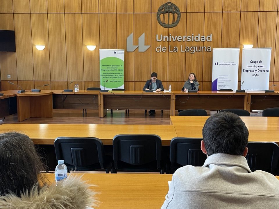 derechoull's tweet image. 🏛️La Facultad de Derecho @ULL acogió el I Seminario de Investigación Jurídica Interdisciplinar: «Problemáticas jurídicas de ayer y hoy»📚

Se reunió a especialistas para abordar cuestiones jurídicas de interés en el ámbito histórico, constitucional, procesal e internacional.