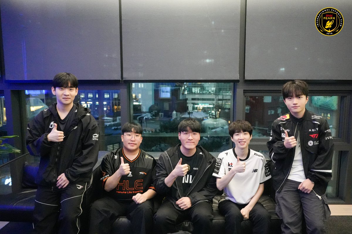 Team SUP (자르반 만 4세) 경기 많은 응원 부탁드립니다!

Life 
Delight 
Keria 
Ghost 
Kellin🦊

#BNKFEARX #DreamNewAmbitions #LCK