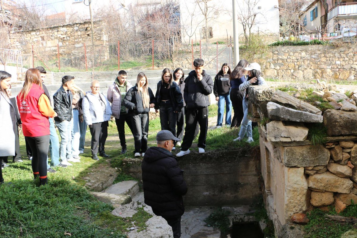 İlklerin şehri Uşak’ta geçmişten gelen bir ilk daha!😎
Dünyada voleybolun ilk oynandığı Akmonia Antik Kenti’nde gençlerle geçmişle bugünü aynı sahada buluşturduk.🏛🏐

#AkmoniaAntikKenti
#MerkezimHerYerde😇