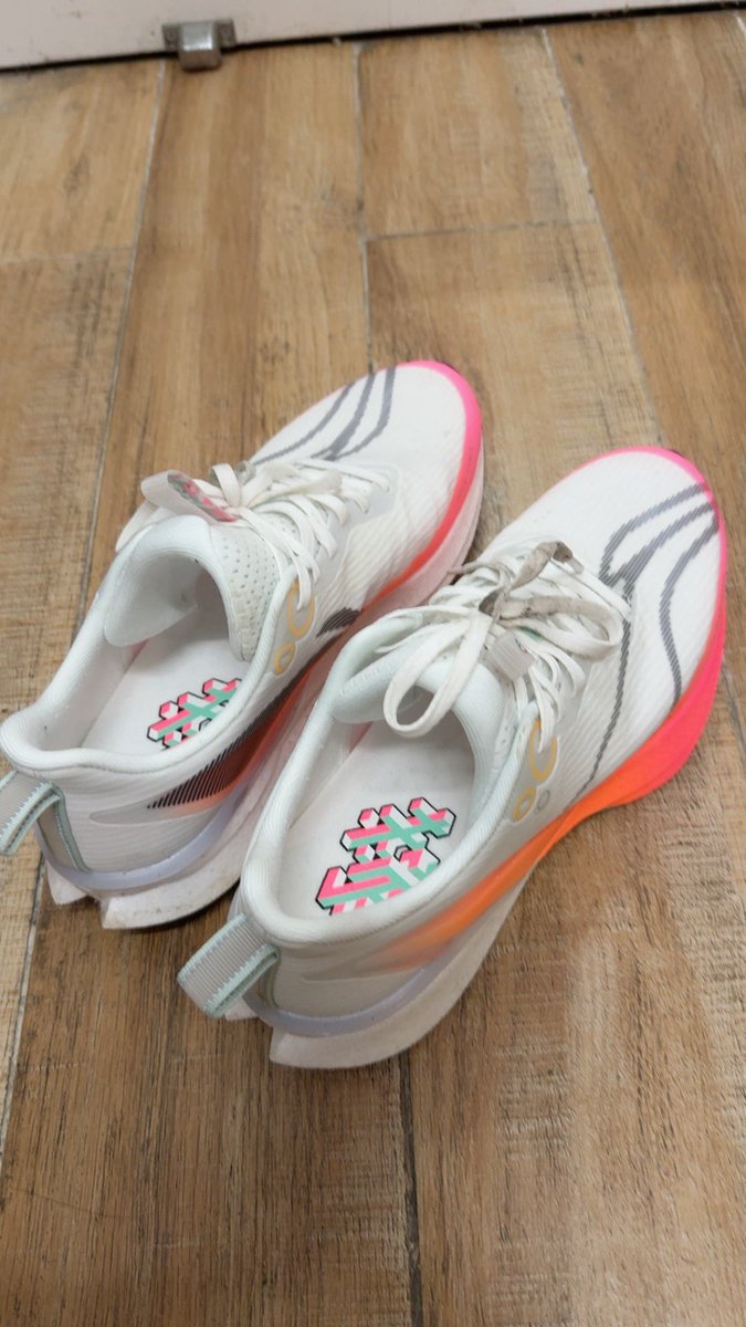 李宁的鞋子和装备设计能力好像明显起来了