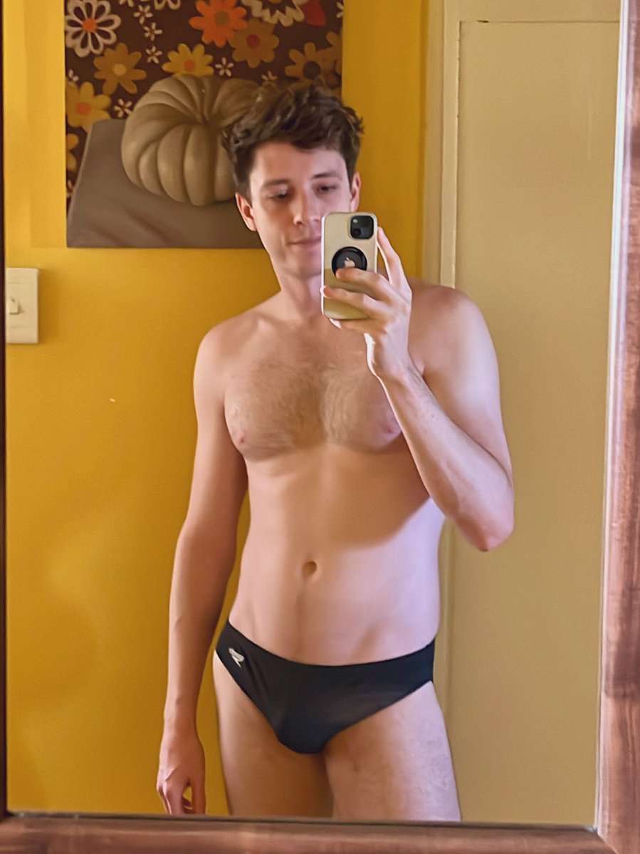 harrisonjamesco's tweet image. no one’s liking my text tweets so here 🏊🏻‍♂️