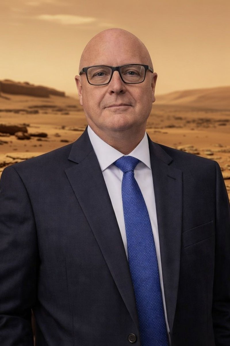 Becoming an ORE Miner is like waking up in the Matrix.

It started so innocently. 5 weeks ago, I heard about ORE through my SEEKER phone. I rolled my eyes. "That thing on Solana? Didn't that already crash?"

I was so confident.

I was so wrong.

The rabbit hole doesn't ease you