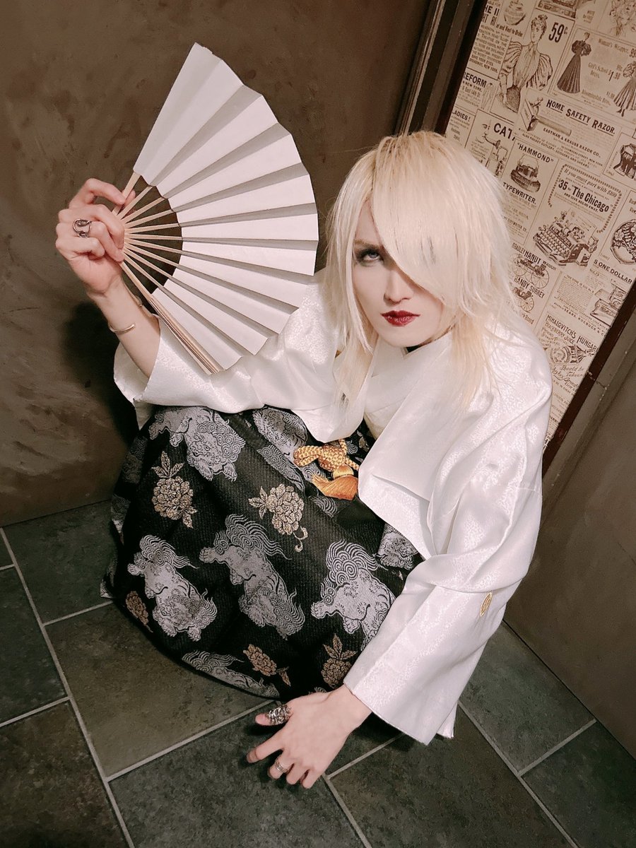 lessfear_tomo's tweet image. 2026年1月9日大阪club MERCURY LESSFEAR単独公演　「迎春大蛇」

年が明けてLESSFEAR初めてのライブ

しかもトークイベントとミニワンマンと新年早々最高の思い出になった

急遽の開催告知だったのに

駆けつけてくれたみんなありがとう

あの場所にいた人にはわかると思うけど…