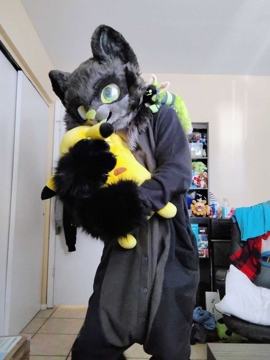 Mr_Chibi7's tweet image. #FursuitFriday #furryfandom #furry
Happy Fursuit Friday may today be full hugs and positivity!! 💜💜💜💜💜