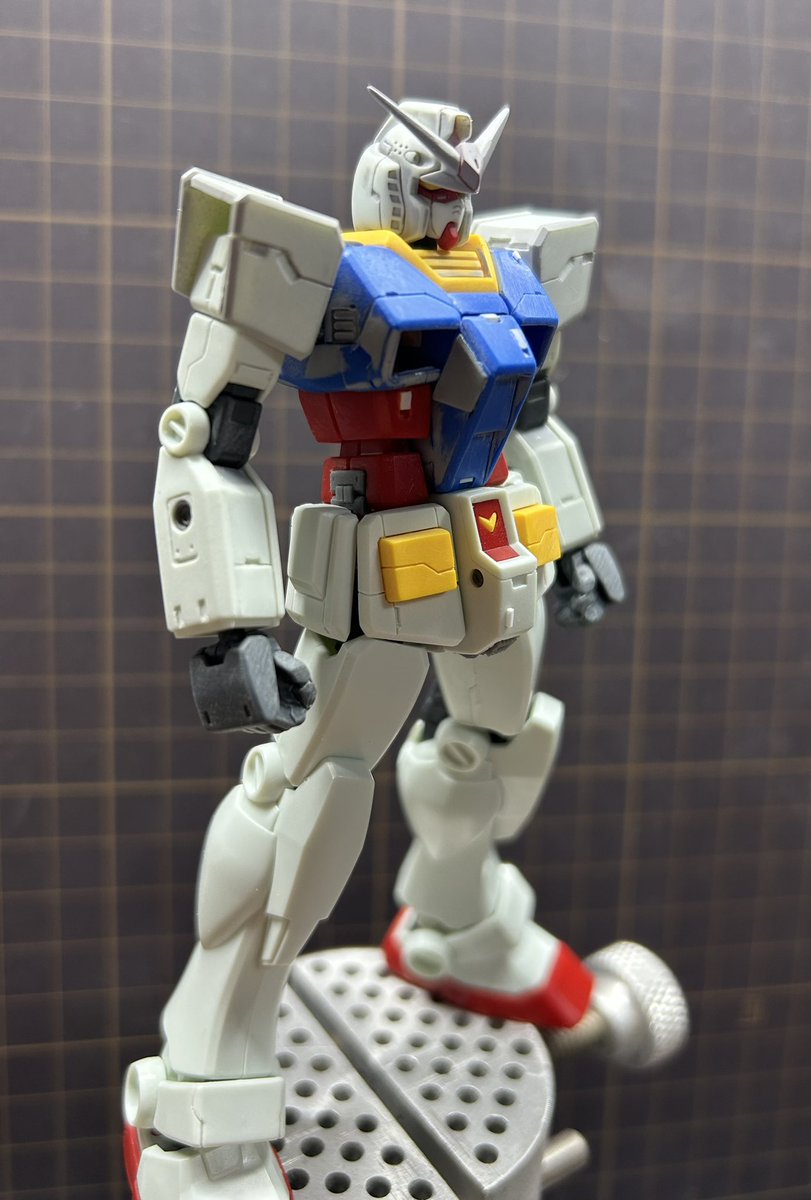 腰から上は大体コレでいい気がしてきた

あとは足とランドセル（武器から目を背けて）

おやすみなさい💤

#ガンプラ
#エントリーグレード
#プラモデルライフ