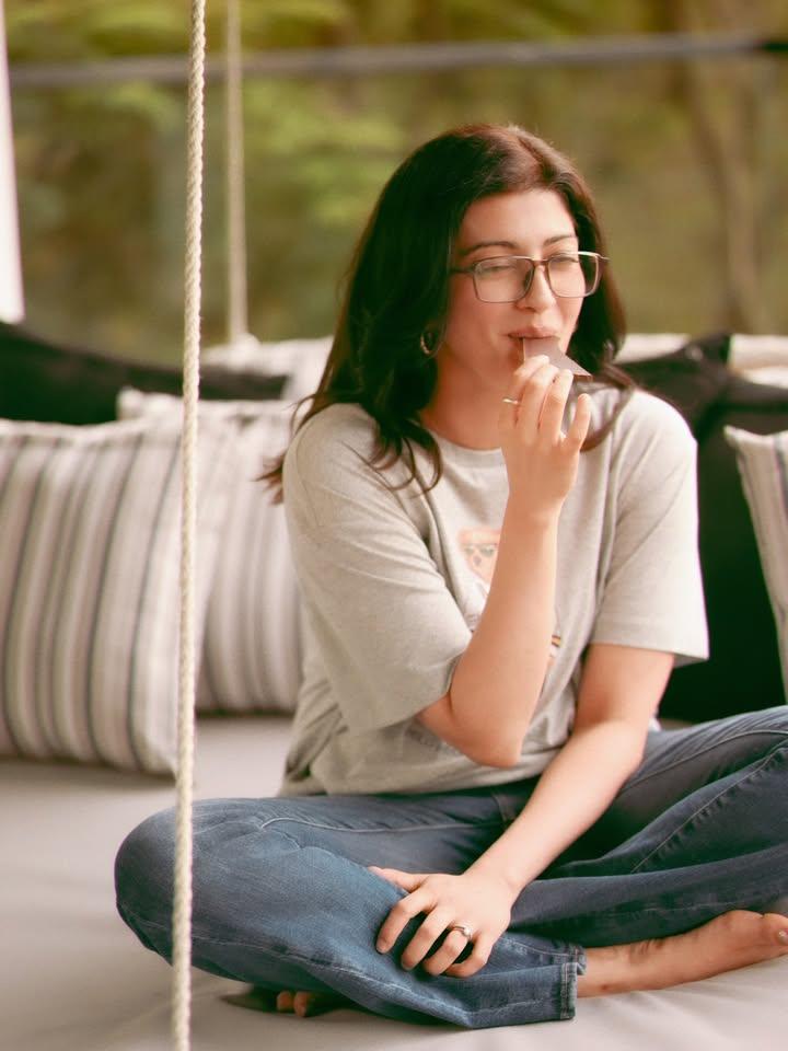 Kollywoodent's tweet image. Pranita Subhash — elegance in its purest form ✨🤍  
Soft tones, calm charm, effortless grace 🌿  
Beauty that speaks without trying 💫  

#PranitaSubhash #GraceInStyle #ElegantVibes #NaturalCharm #DesiBeauty #Kollywoodent