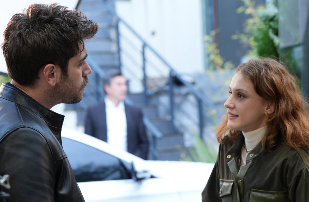 -hastaneyi baslarina yikicaktim onlarin
-ben yikiyorum
-tamam gidip yapani bulacaktim
-ben buluyorum 
-seni aksam yemege cikaricam
-ben nisanlaniyorum