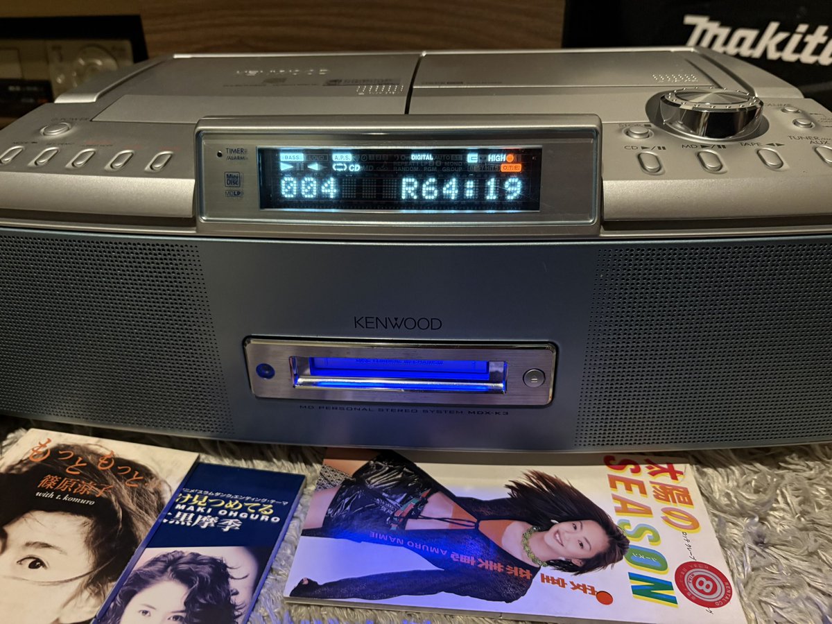 Dt7Rx's tweet photo. シングルCDから、お気に入り選んで、マイベストMD作るとかいう事してみてます。
車で聞く用って感じですね
MDX-K3、音は平均点、見た目耐久性剛性は高得点って感じの機種です👍 https://t.co/XGo1pZzaxH