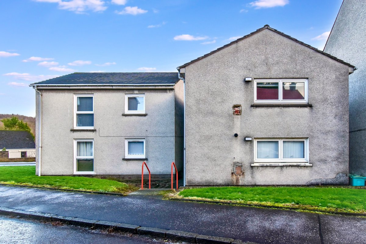 TO LET: A modern one bedroom first floor flat in a quiet residential area near the centre of Kilsyth.

📍High Craigends, Kilsyth 

The full property details > tinyurl.com/re2rs9ny

📲 Apply online here > tinyurl.com/ytukff93
