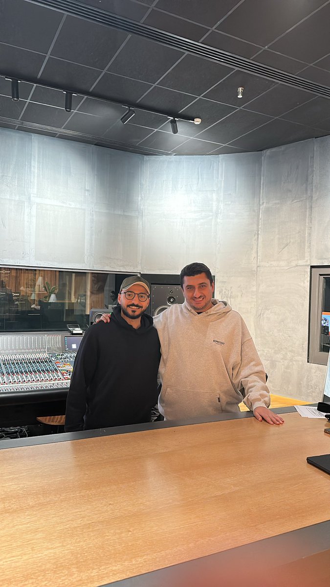 elmuanna's tweet image. Album #2
#عبدالعزيز_المعنى 
أتقدم بالشكر لكل من ساهم في انجاز هذا العمل الفني الكبير من شعراء وملحنين وموزعين موسيقيين ومهندسين صوت
وأشكر الفريق الاعلامي على تعبهم وحرصهم
وبالنهاية أشكر مدير أعمالي الاستاذ أحمد القريبي على الاشراف العام والتفاني والاخلاص ويا رب نقدم لكم الأفضل…