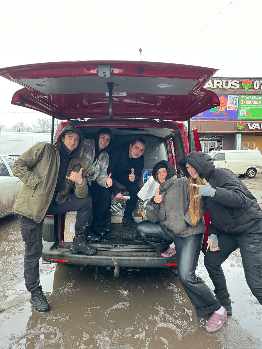The Dzyga's Paw team traveled 3,900 km across Ukraine, delivering Christmas gifts to defenders, made possible by our community from all over the world through our Secret Santa for Ukrainian Defenders project.

How did our trip through near-frontline areas go? A thread ⬇️