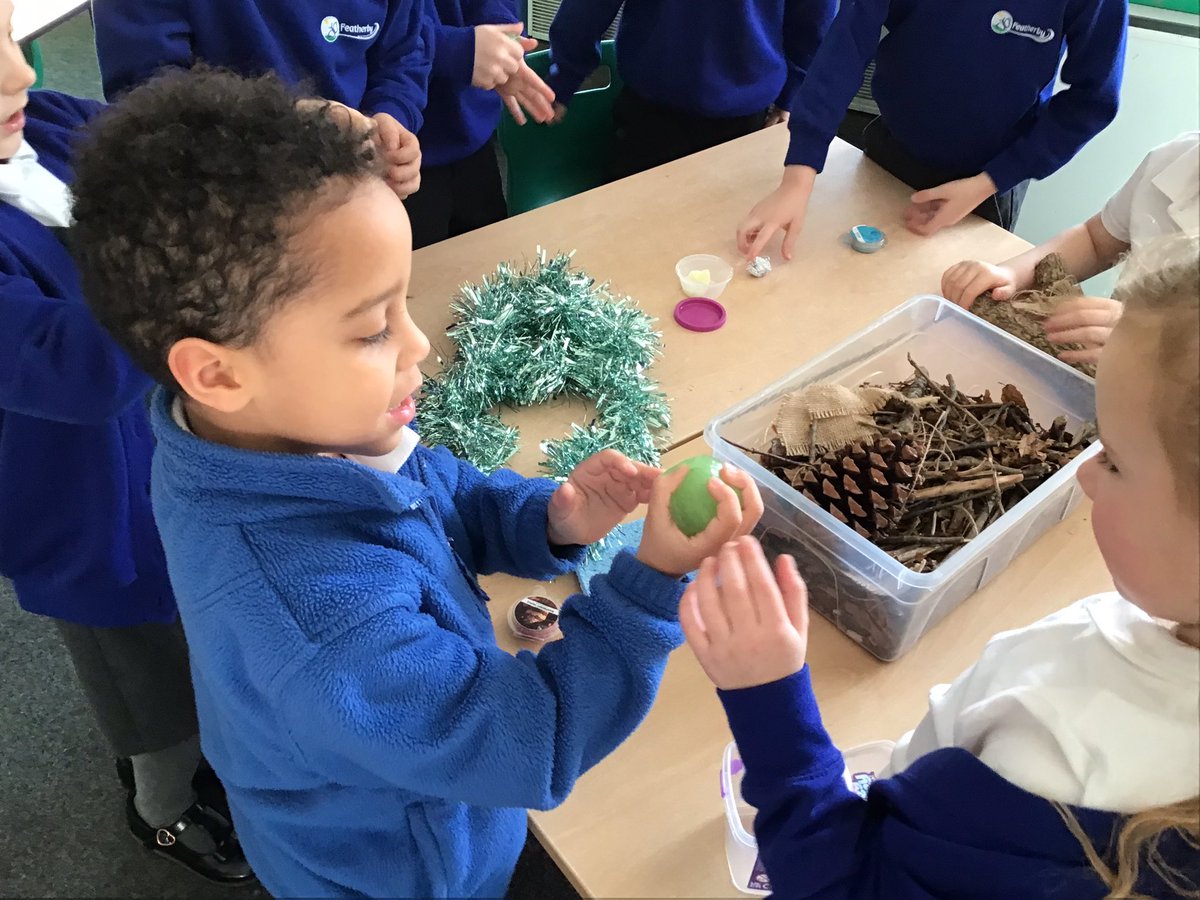 featherbyinfjnr's tweet image. This week in Snowy Owls we have been looking at number lines 1 more and 1 less. In writing we have been thinking about our senses and adding that into poetry! #superweek