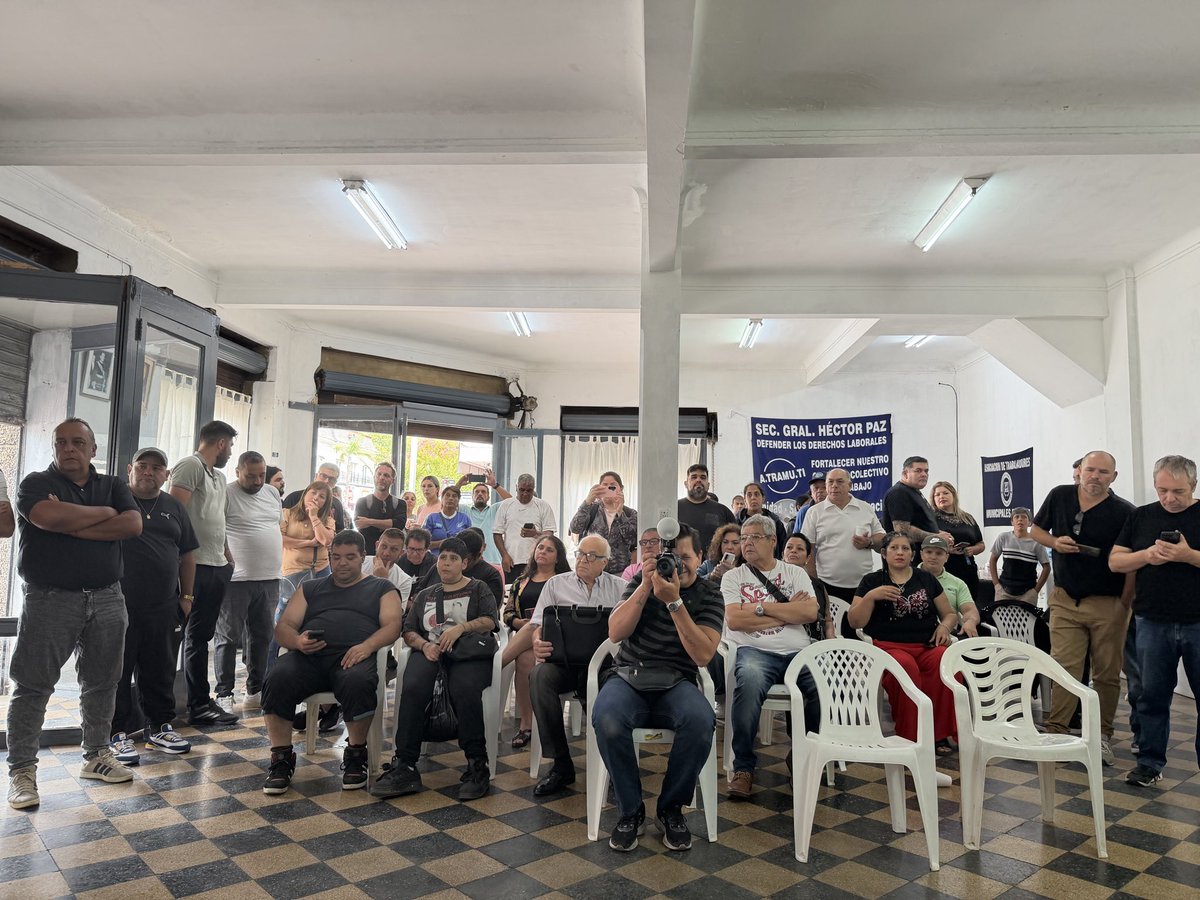 herdoval's tweet photo. EN TIGRE: Estuvimos en la inauguración de la nueva sede gremial de la ATRAMUTI (Asociación de Trabajadores Municipales de Tigre) acompañando al compañero Secretario General Héctor Paz, más conocido como el Pela, y a todas y todos los compañeros municipales tigrenses.
Mis felicitaciones por el crecimiento, y a seguir adelante.