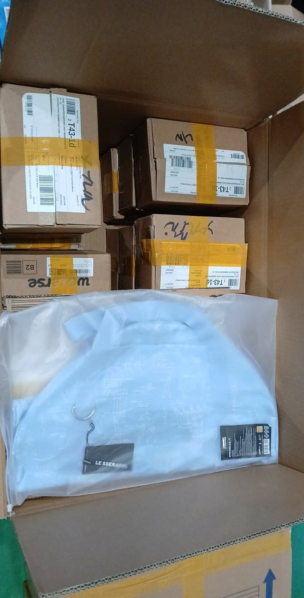 soongyuexe's tweet photo. #saiupdate
carat membership and black friday sale items (wv global, japan) are now in transit to ph
please check your email for the isf notice :) https://t.co/W7i9LO4uwL