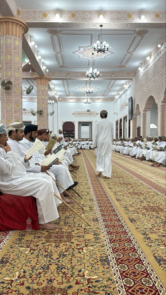 azwranals3di's tweet photo. رحم الله العم العزيز :
الشيخ عبد الجليل بن محمد البلوشي ...
وفي ختام عزاءه نقول 
" هُناك أرواح وان استخارها رب العباد؛ إلّا أنّها تبقى حاضره بذكرياتها الجميلة وأثارها العميقة في قلب كل من عرفها "
رَحِمهُ الله بواسع رحمته؛ وألهم أهله وذويه الصبر والسلوان وانا لله وانا اليه راجعون. https://t.co/WkD90ehwVD