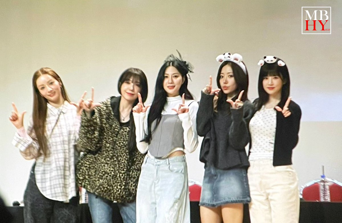 260109 ktown4u 팬사인회 프리뷰

<a href="/Apinkohy/">오하영</a>  
제일 귀여워!! 

#Apink #에이핑크 #Hayoung #하영 #LoveMeMore