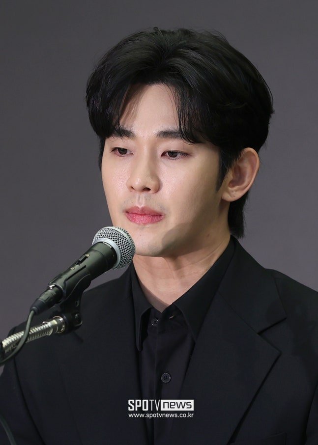 EchoesOfKSH_CN's tweet photo. [News] 20260109 | Kim Soo-hyun Fandom Wins Against Garosero… Defamation Case Ruled “No Charges,” “Not False Information”

A defamation complaint filed by Kim Se-ui against the fandom of actor Kim Soo-hyun has been dismissed with a finding of no charges.

Recently, the Kim Soo-hyun Fan Union released an official notice of investigation results from the Gangnam Police Station in Seoul, stating that the defamation complaint filed by the YouTube channel Garosero Research Institute (hereafter “Garosero”) was not forwarded to prosecutors due to lack of charges.

Previously, in May of last year, the Fan Union staged a truck protest in front of a press conference held by Garosero. Messages displayed on the truck screens raised questions regarding the claims made by Garosero and by the bereaved family of actress Kim Sae-ron.

In response, Garosero claimed that statements such as “Garosero is refusing forensic analysis of actress Kim Sae-ron’s mobile phone, laptop, and tablet,” and “Garosero is engaging in public opinion manipulation against actor Kim Soo-hyun through intimidation and stalking,” constituted false information, and filed a defamation complaint against the Fan Union.

However, police determined that the statements did not possess sufficient falsity or illegality to constitute criminal defamation, and therefore reached a conclusion of no charges.

The Fan Union stated, “This decision not to forward the case represents the first time investigative authorities have made a judgment on derivative matters related to the Kim Soo-hyun case. It is meaningful in that it officially confirms, for the first time, that the issues raised by actor Kim Soo-hyun and his Fan Union cannot be conclusively deemed criminally punishable false information.”

They added, “We will calmly observe the investigation and judicial process as all facts are clarified through legal procedures, and we will continue to trust and wait, believing that actor Kim Soo-hyun will prove the truth through law and due process.”

🔗https://t.co/67nYghkaFr

#WeStandWithKimSooHyun 
#김수현 #KimSooHyun #金秀賢 
#キムスヒョン #คิมซูฮยอน