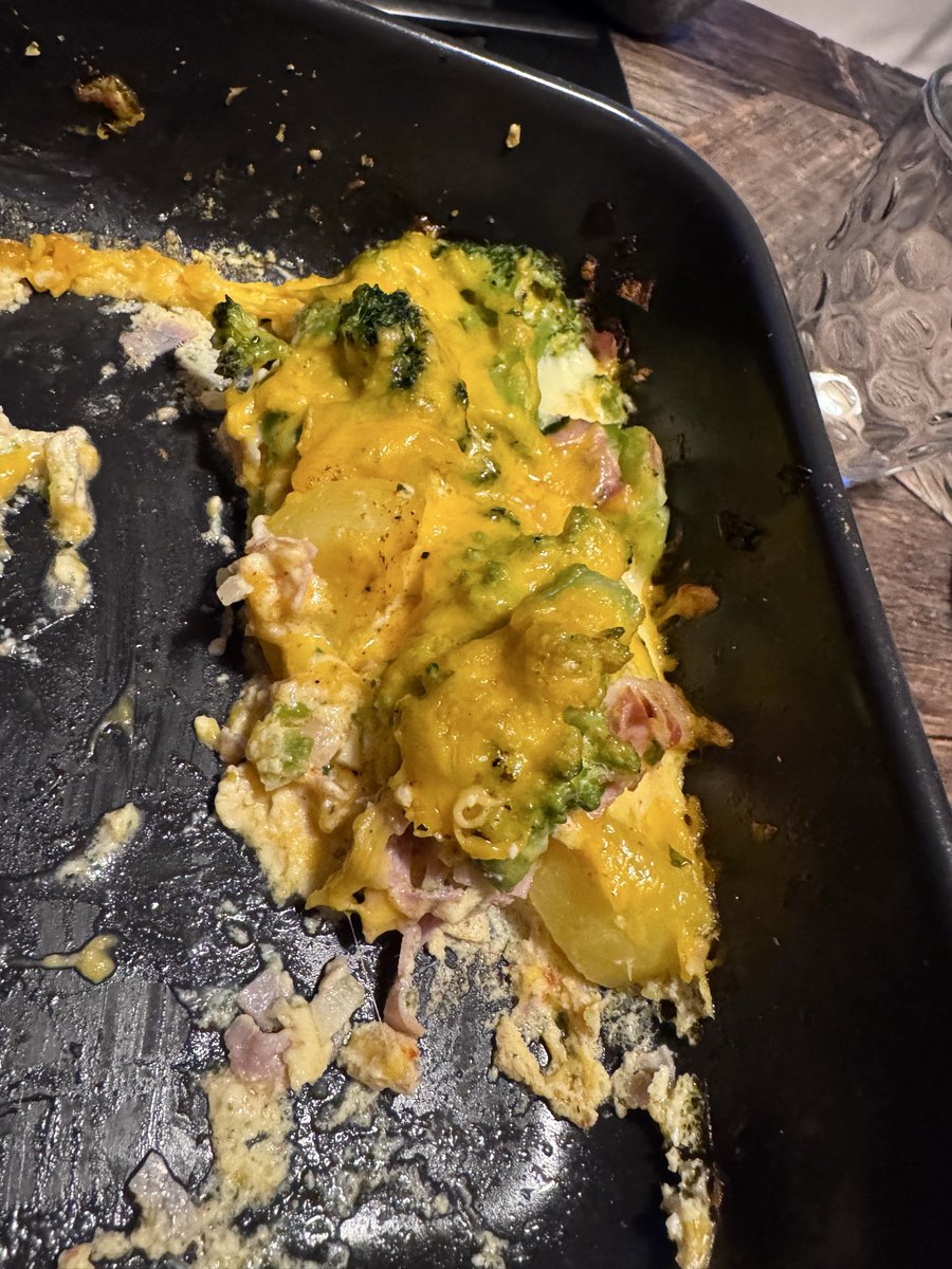 Spirelli79's tweet photo. …die letzten #Reste #Broccoliauflauf https://t.co/uLcQldnc3Y