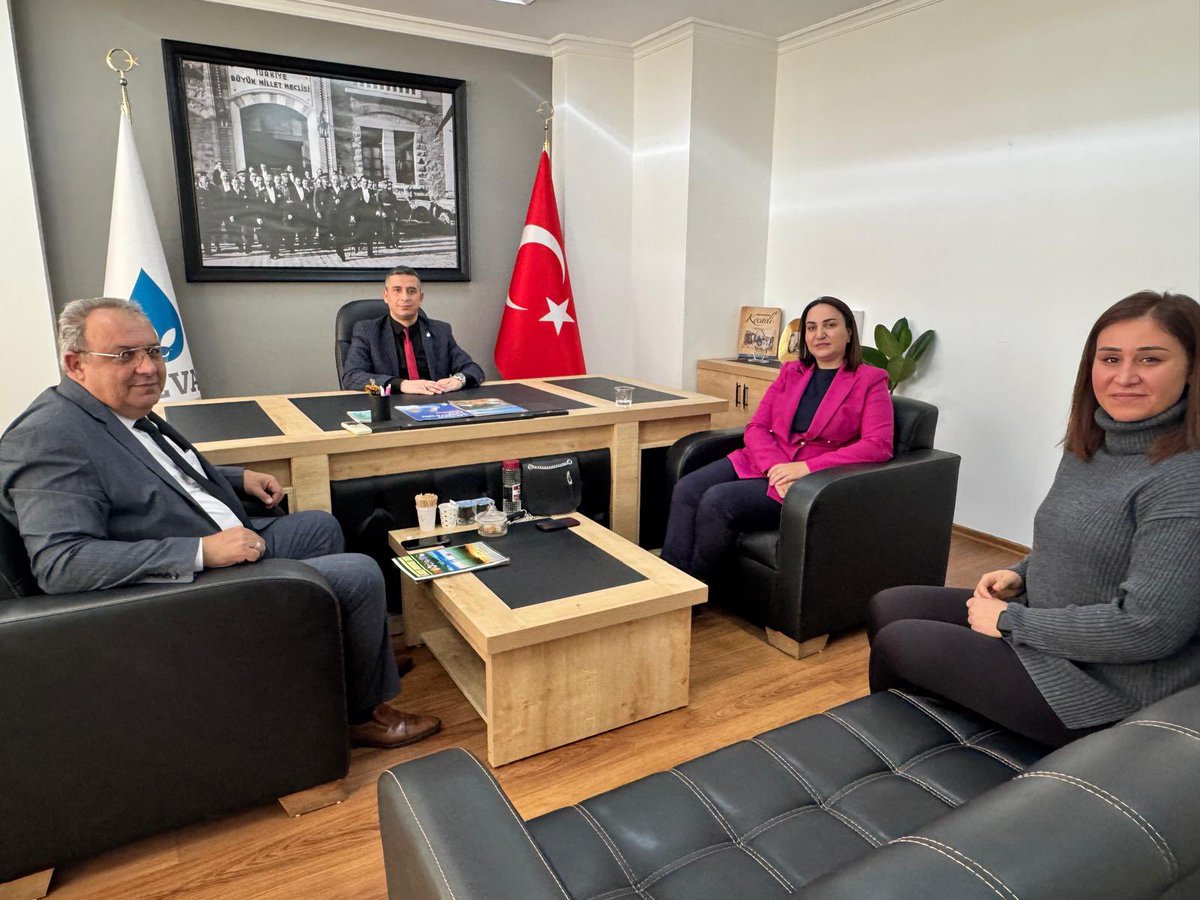 Batı Yakası Tv İmtiyaz sahibi Sayın Bülent Kömürcü beyi Kocaeli il başkanımız  <a href="/KadirAbbasioglu/">Kadir Abbasioğlu</a> oğlu ve yönetim kurulu üyemiz Gizem Çalışkan ile birlikte il başkanlığımızda ağırladık.Nazik ziyareti için teşekkür ederiz.
<a href="/kocaeliyedeva41/">DEVA Partisi Kocaeli İl Başkanlığı</a> <a href="/KadKocaeli/">Kocaeli DEVA Kadın</a>