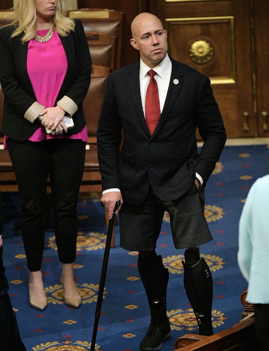 ReddCinema's tweet image. refusing to wear pants so that everyone has to see your robot legs 24/7 is so psycho