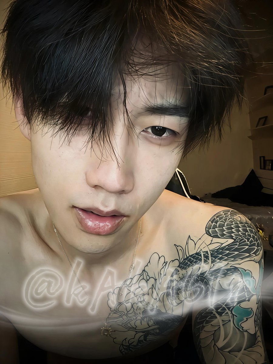 kAkA61r's tweet photo. 这里的人都喜欢帅的 那我怎么办 https://t.co/UbD5BDBdmI