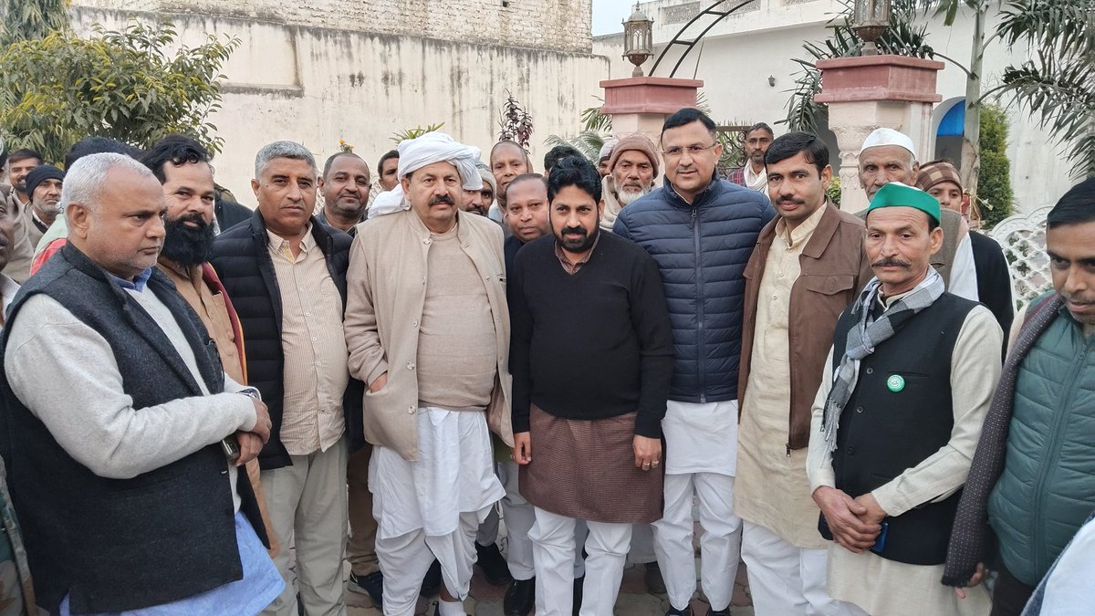 warisrao_a's tweet image. #shamli #शामली 
आज मेरे पैतृक गाँव क़ैडी स्थित आवास पर पहुँचे भारतीय किसान यूनियन के राष्ट्रीय अध्यक्ष एवं किसान नेता आदरणीय श्री नरेश टिकैत जी का स्वागत सत्कार किया। इस अवसर पर किसानों व सामाजिक मुद्दों पर गहन चर्चा की गई। @RLDparty @OfficialBKU