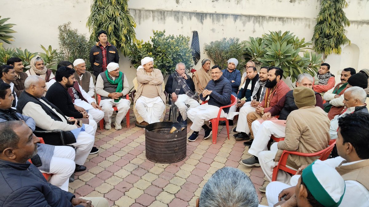 warisrao_a's tweet image. #shamli #शामली 
आज मेरे पैतृक गाँव क़ैडी स्थित आवास पर पहुँचे भारतीय किसान यूनियन के राष्ट्रीय अध्यक्ष एवं किसान नेता आदरणीय श्री नरेश टिकैत जी का स्वागत सत्कार किया। इस अवसर पर किसानों व सामाजिक मुद्दों पर गहन चर्चा की गई। @RLDparty @OfficialBKU