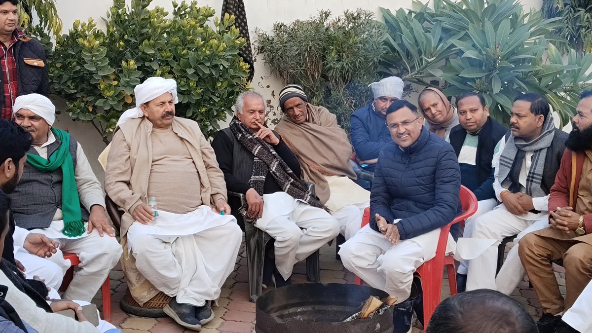 warisrao_a's tweet image. #shamli #शामली 
आज मेरे पैतृक गाँव क़ैडी स्थित आवास पर पहुँचे भारतीय किसान यूनियन के राष्ट्रीय अध्यक्ष एवं किसान नेता आदरणीय श्री नरेश टिकैत जी का स्वागत सत्कार किया। इस अवसर पर किसानों व सामाजिक मुद्दों पर गहन चर्चा की गई। @RLDparty @OfficialBKU