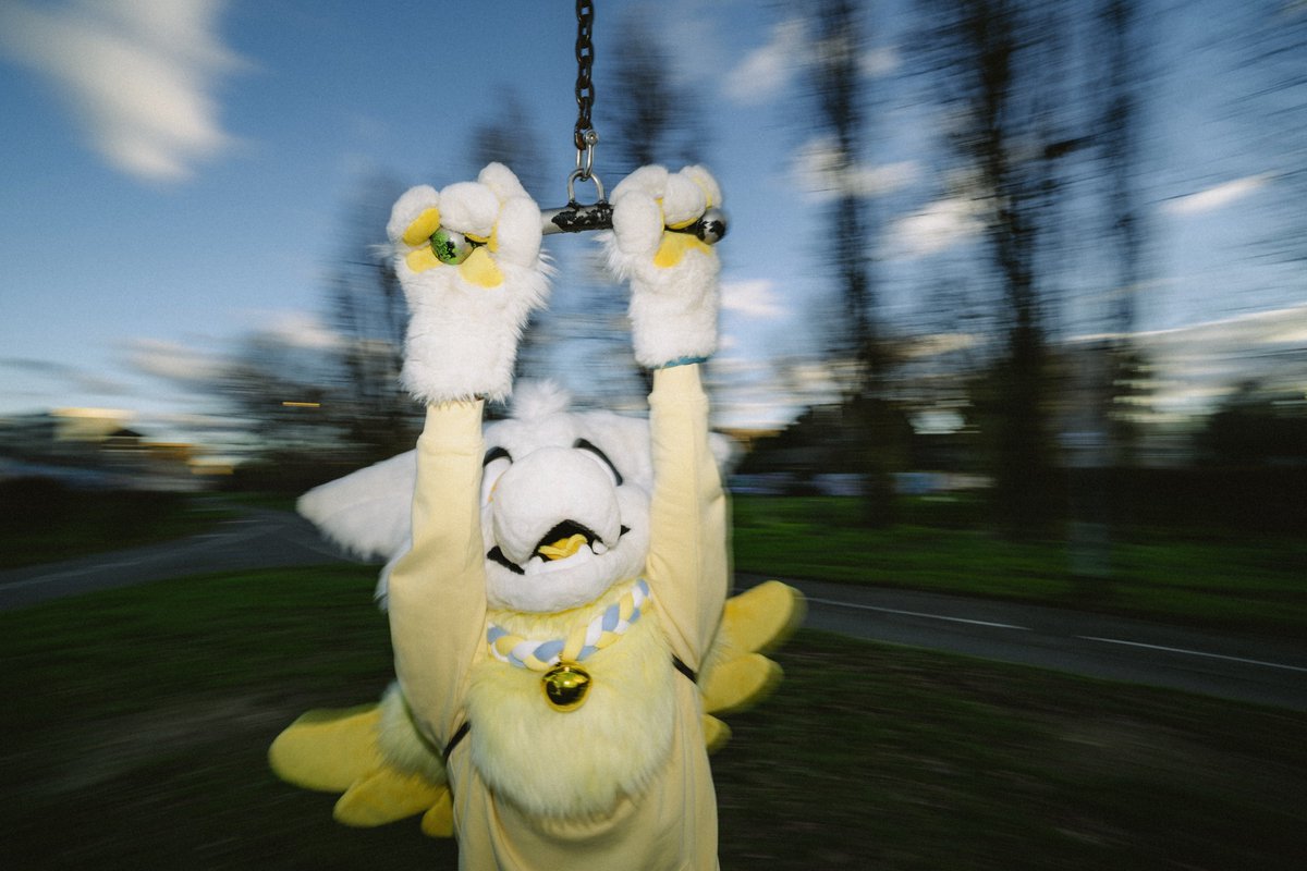 _whitetxt's tweet photo. WAAAAAAAAAAAAAAAAAAAAAAAAAAAAAAAAAAAAAAAAAAAAAAAAAAAAAAAAH ITS SPINNING TOO FASTTTTTTTTT

see you guys at @LondonFurs tomorrow :3

📷@finfurphoto on insta
🧵@EmmaFursuits
#FursuitFriday https://t.co/PnRg7Aa1DZ