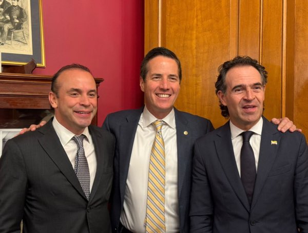 MariaCconcejala's tweet image. Las revelaciones de nuestro Presidente @petrogustavo al periódico @elpais_espana son gravísimas y de enorme complejidad.

La agresión y la intención de intervención por parte de @realDonaldTrump sí existieron y fueron dirigidas contra Colombia, alentadas por sectores apátridas…