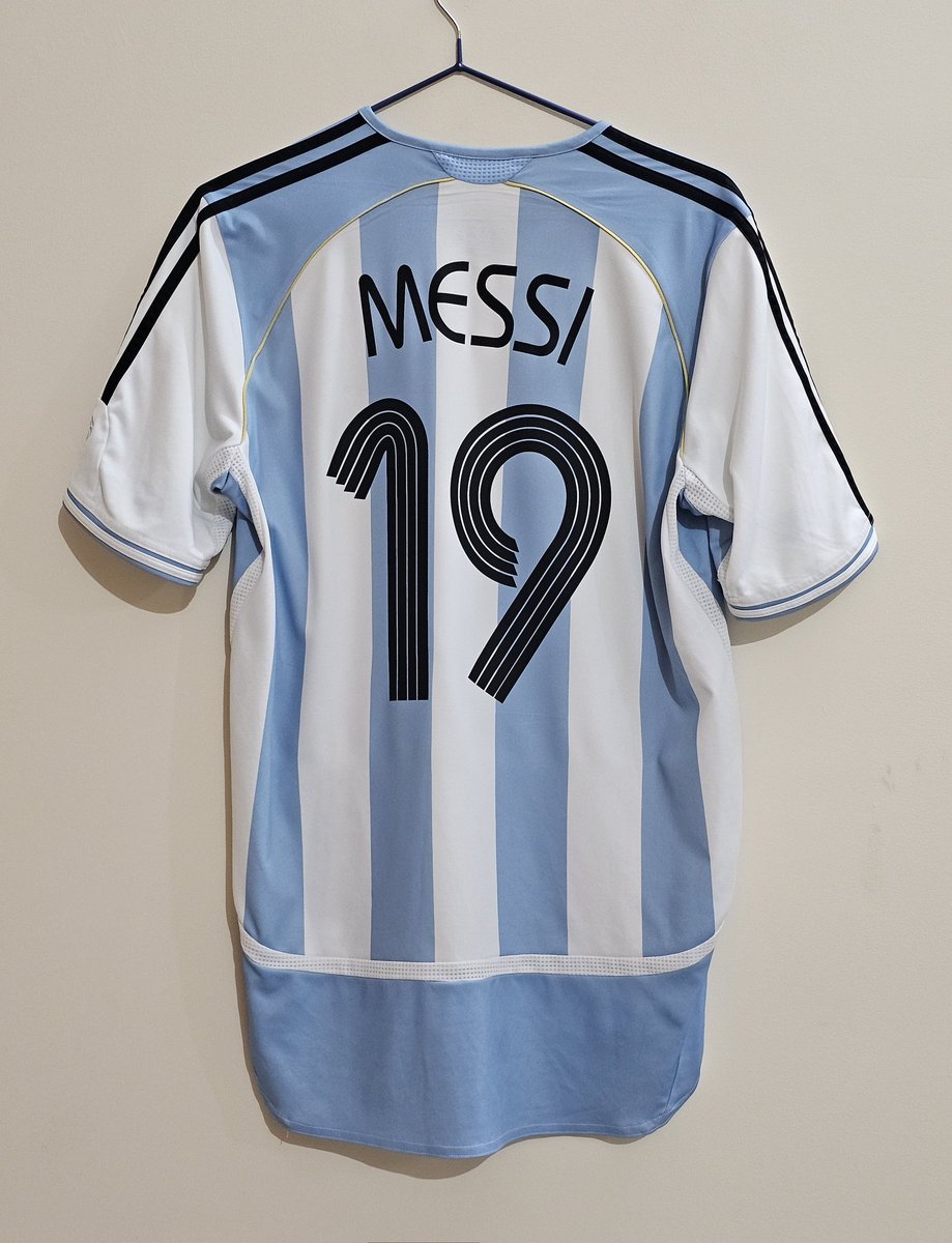 VsKitCorner's tweet image. 🇦🇷 For Sale!

Official Argentina 2006 Home Messi. 

Medium. 

Excellent condition.

Worn in his first World Cup appearance in 2006.

£150.
