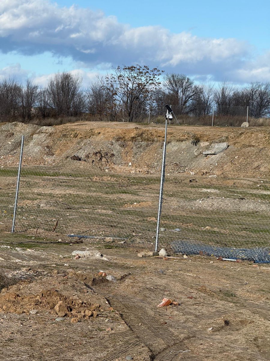 nomegacanton's tweet image. Ya tenemos a #GranHermano en #montecarmelo, con motivo de un #megacantón INDUSTRIAL. ¿Cámaras de video vigilancia 360 enfrente de un patio de colegio? ¿Al lado incluso de una guardería? ¿Dónde queda la #proteccióndedatos, @AlmeidaPP_ y @bcarabante? ¿Cuántas infracciones?