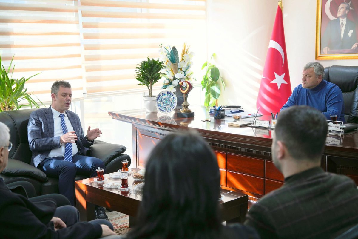 📍İlçe Başkanlığı

🔸Yakuplu Mahallesi’nde yapılması planlanan Büyükbaş ve Küçükbaş Hayvan Besi Tesisi’ne ilişkin ÇED Bilgilendirme Toplantısı öncesinde Belediye Başkanı Ahmet Sarıkurt ve Belediye Meclis Üyelerimiz İlçe başkanlığımızda bizleri ziyaret ettiler