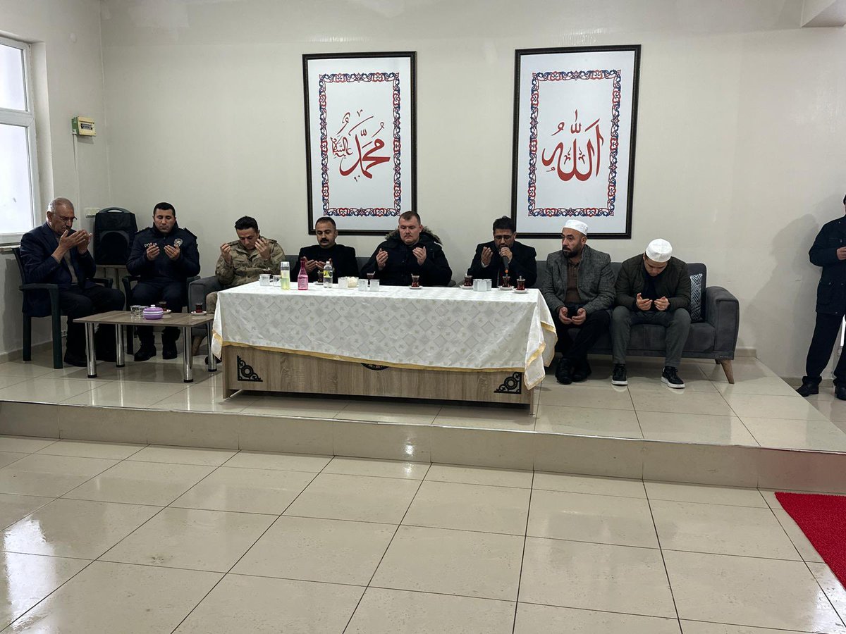 Kaymakamımız Sn. Onur YILMAZER, İlçe Belediye Başkanı Sn. Vahdettin BARLAK ile birlikte ‘Karasu’ ve ‘Ergün’ ailelerine taziye ziyaretinde bulundu. 

Kaymakamımız, hayatını kaybeden vatandaşlarımıza Allah’tan rahmet, kederli ailelerine sabır ve başsağlığı dileğinde bulundu.